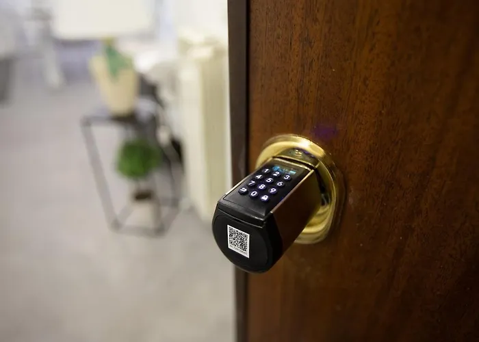 15 Minutes From Center & Metro 2 Minutes *